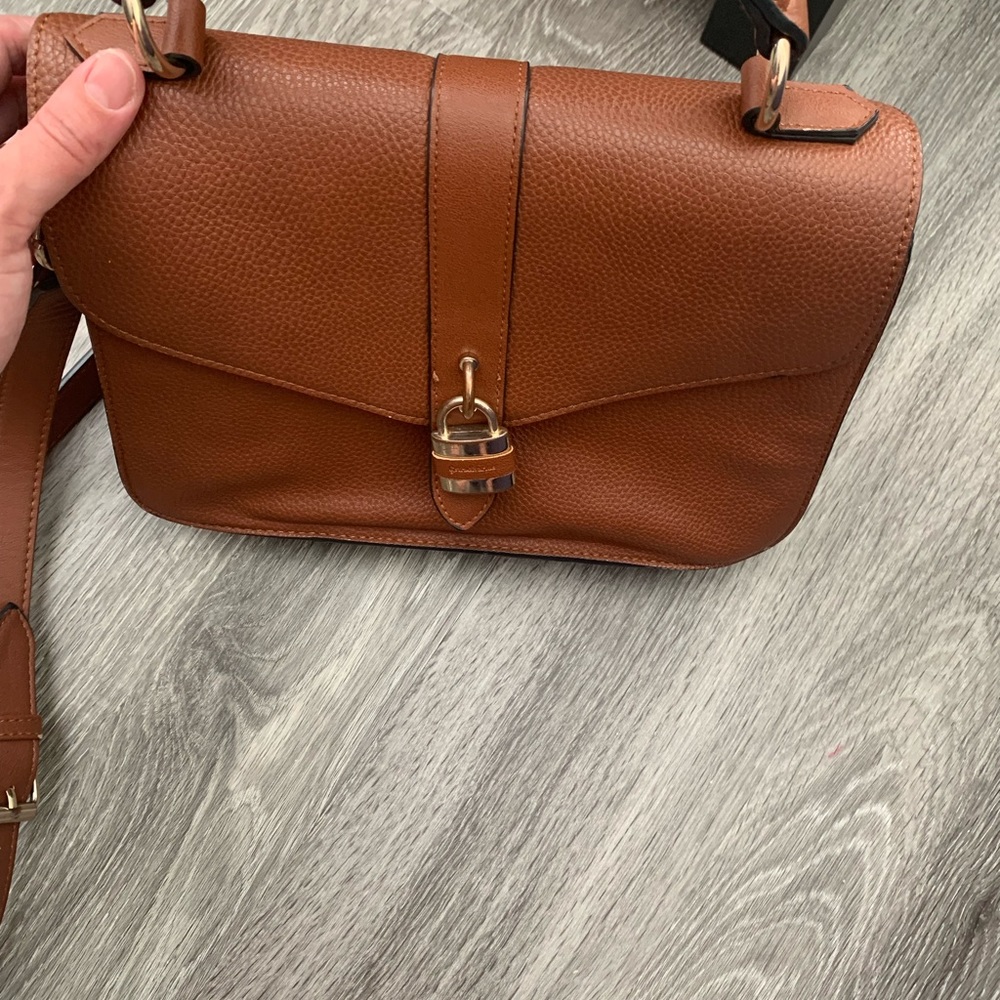 HandBags - Picture 3 of 9